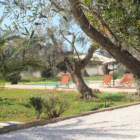 Il Pangolo Con Trullo Vicino Al Mare *